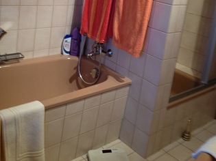 Badsanierung - Badewanne vor der Sanierung Badsanierung - Badewanne vor der Sanierung